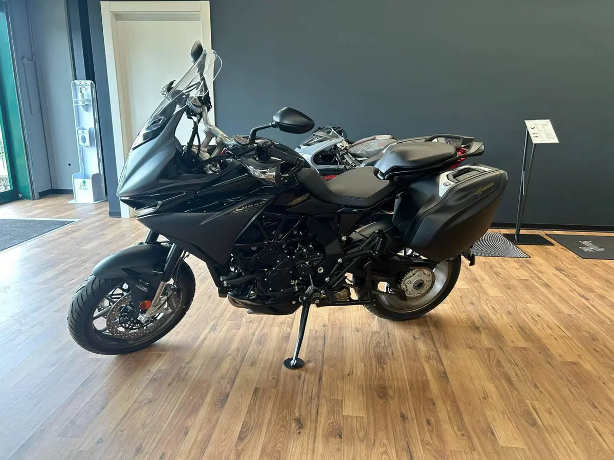 MV Agusta Turismo Veloce 800 Lusso SCS (2021 - 26) (7)