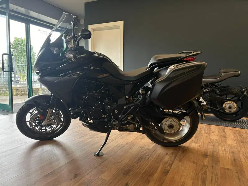 MV Agusta Turismo Veloce 800 Lusso SCS (2021 - 26) (8)