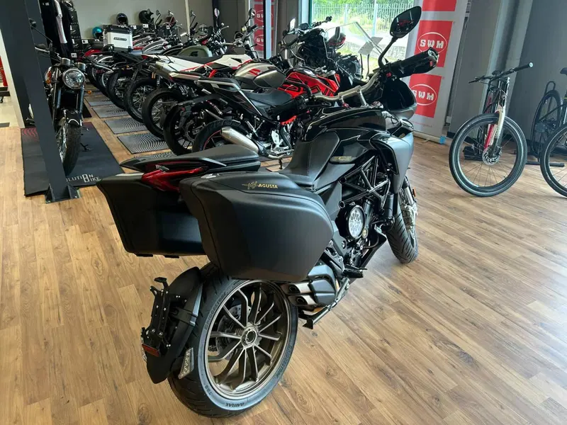 MV Agusta Turismo Veloce 800 Lusso SCS (2021 - 26) (9)
