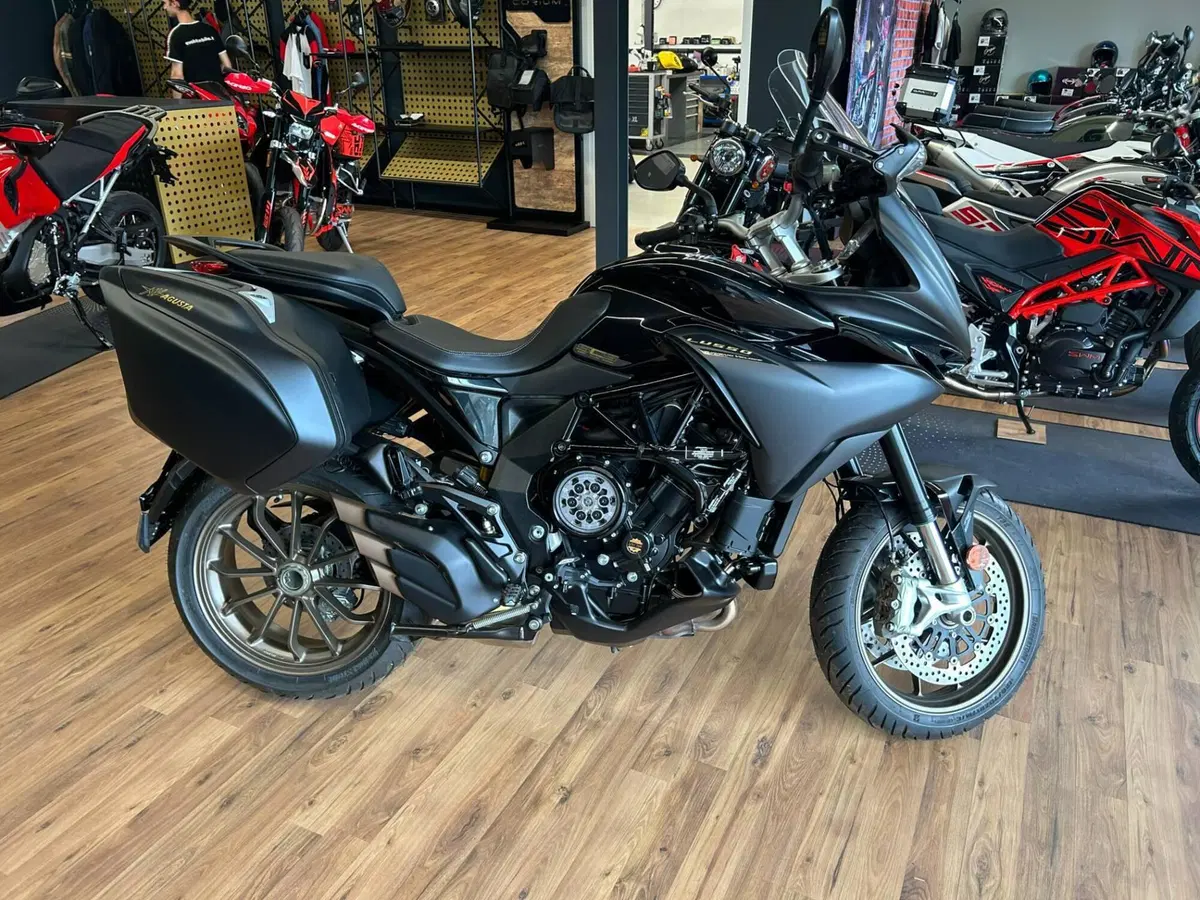 MV Agusta Turismo Veloce 800 Lusso SCS (2021 - 26) (11)