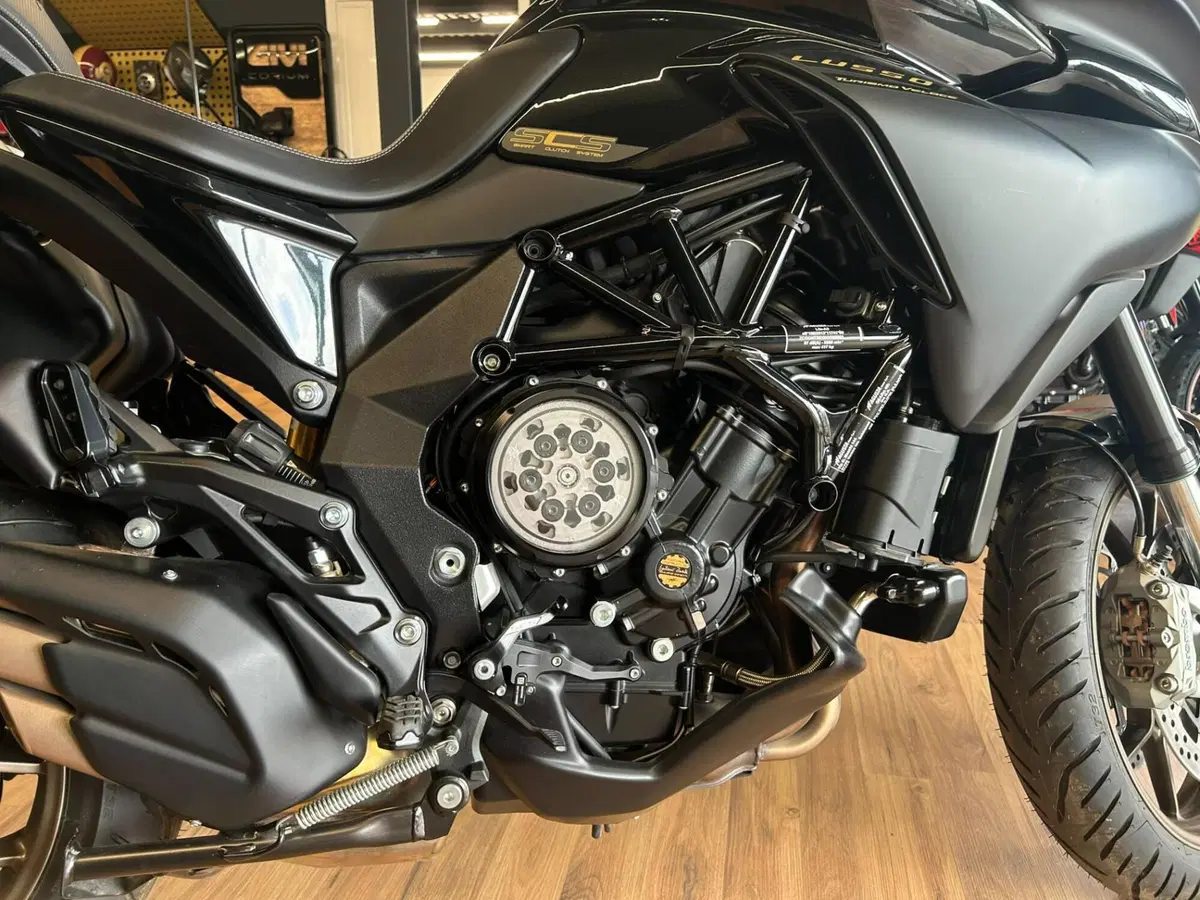 MV Agusta Turismo Veloce 800 Lusso SCS (2021 - 26) (12)