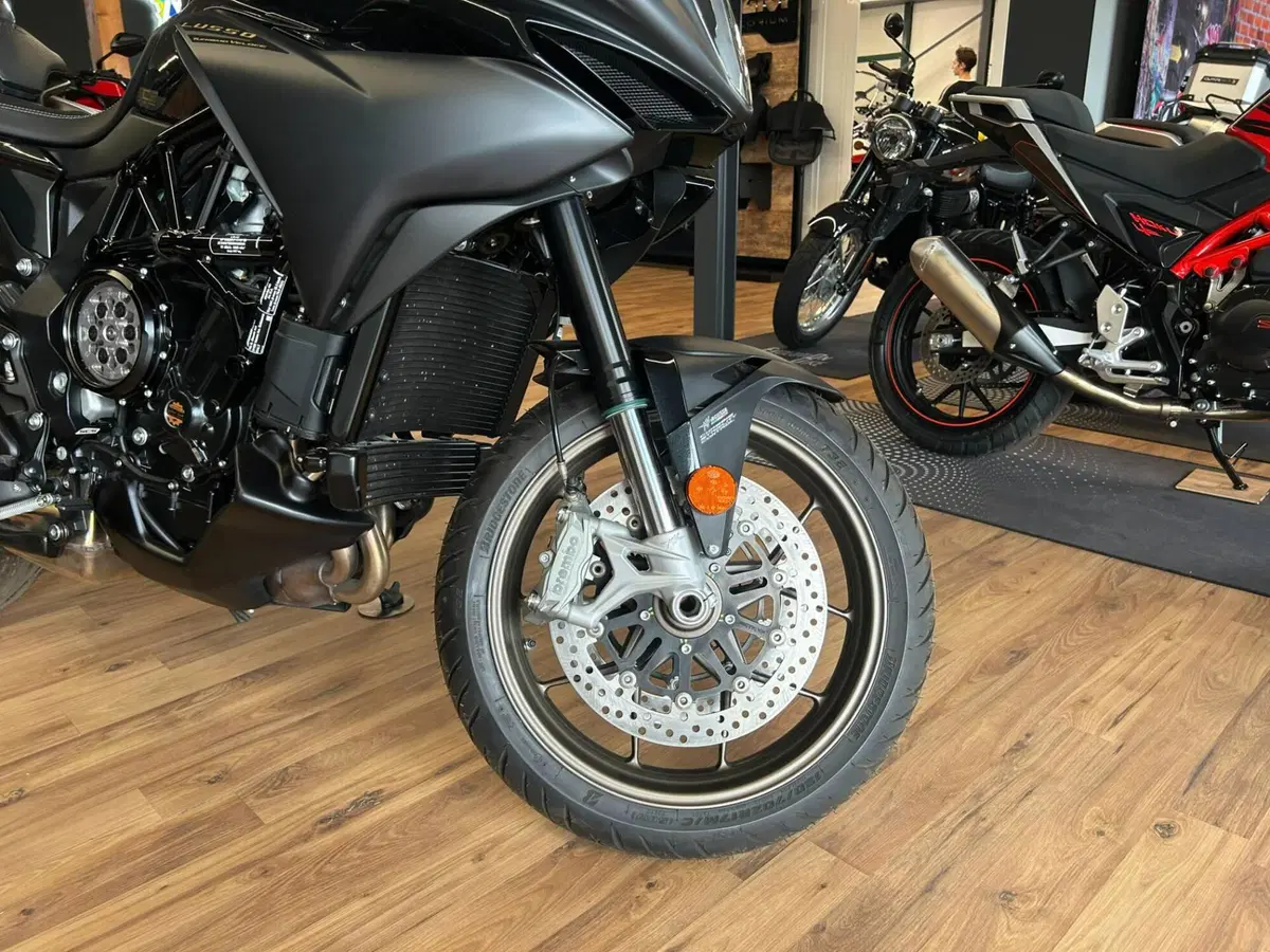 MV Agusta Turismo Veloce 800 Lusso SCS (2021 - 26) (13)