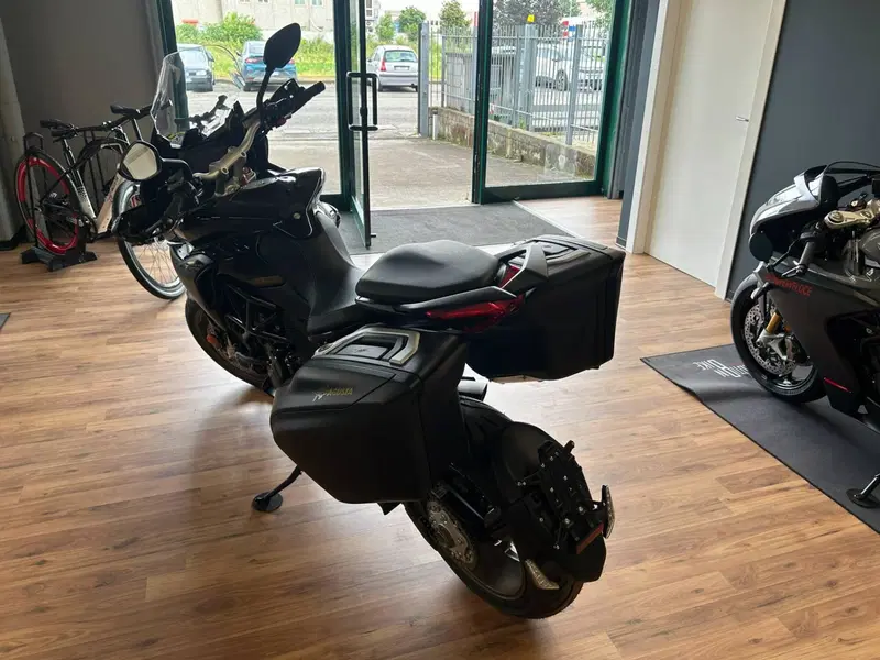 MV Agusta Turismo Veloce 800 Lusso SCS (2021 - 26) (16)