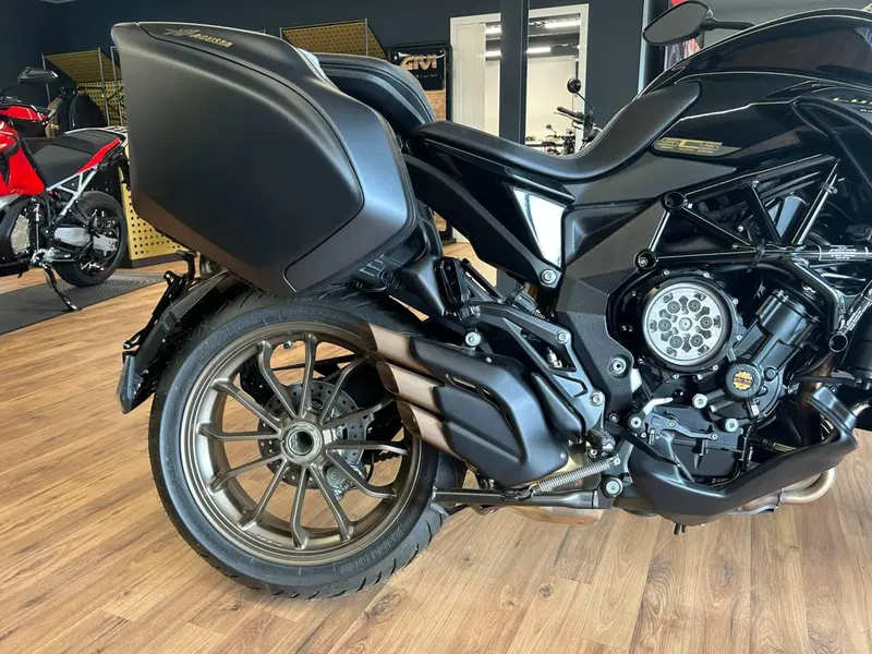 MV Agusta Turismo Veloce 800 Lusso SCS (2021 - 26) (17)
