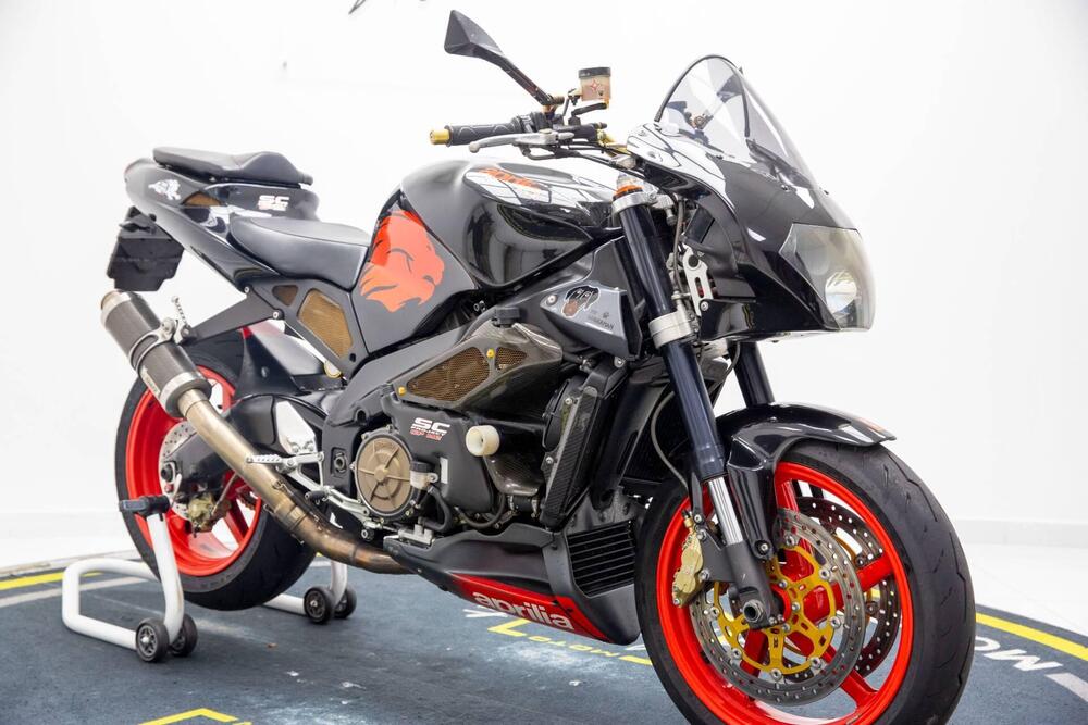 Aprilia Tuono 1000 (2)