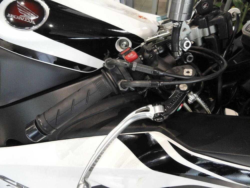 Honda CBR 1000 RR Fireblade (2008 - 11) (3)