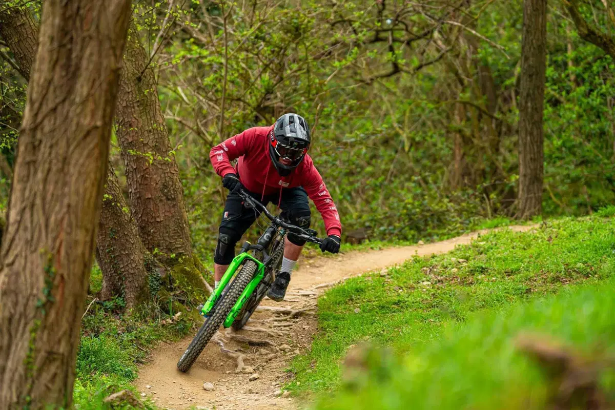 Come si fa a fare l'upgrade di una sospensione da eMTB? Vi mostriamo quella di DVO (22)