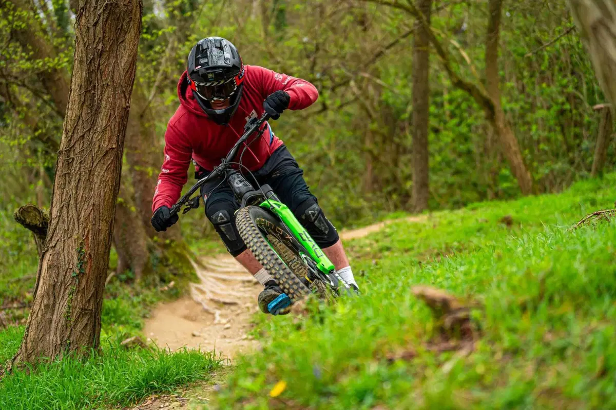 Come si fa a fare l'upgrade di una sospensione da eMTB? Vi mostriamo quella di DVO (27)
