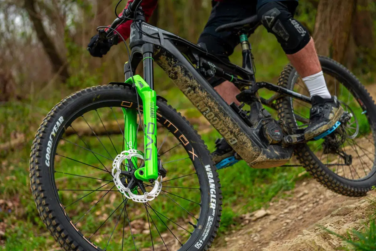 Come si fa a fare l'upgrade di una sospensione da eMTB? Vi mostriamo quella di DVO (30)