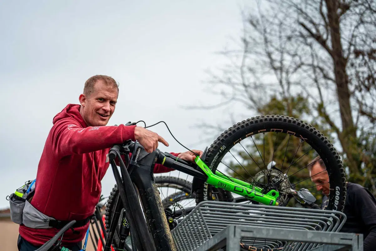 Come si fa a fare l'upgrade di una sospensione da eMTB? Vi mostriamo quella di DVO (19)
