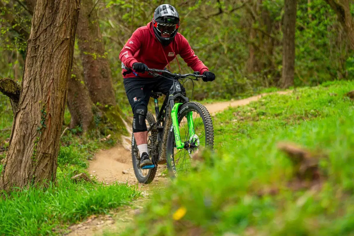 Come si fa a fare l'upgrade di una sospensione da eMTB? Vi mostriamo quella di DVO (24)