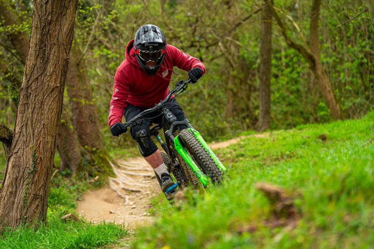 Come si fa a fare l'upgrade di una sospensione da eMTB? Vi mostriamo quella di DVO (26)
