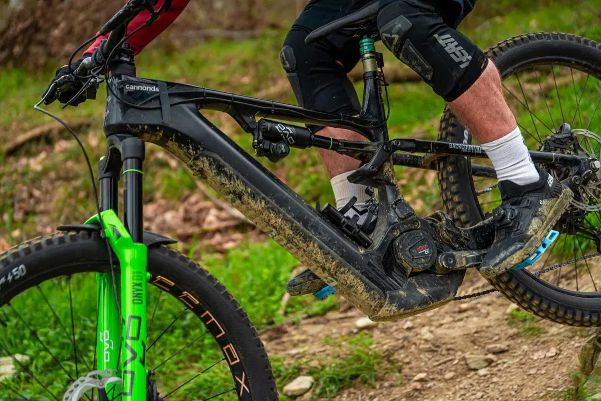 Come si fa a fare l'upgrade di una sospensione da eMTB? Vi mostriamo quella di DVO (31)
