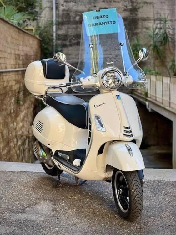 Vespa GTS 300 Super Hpe (2021 - 22) (2)