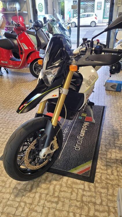 Aprilia Dorsoduro 1200 (2010 - 11) (2)