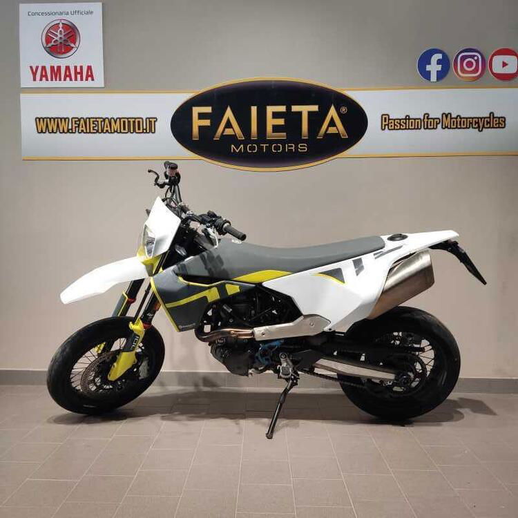 Husqvarna 701 Supermoto (2022)