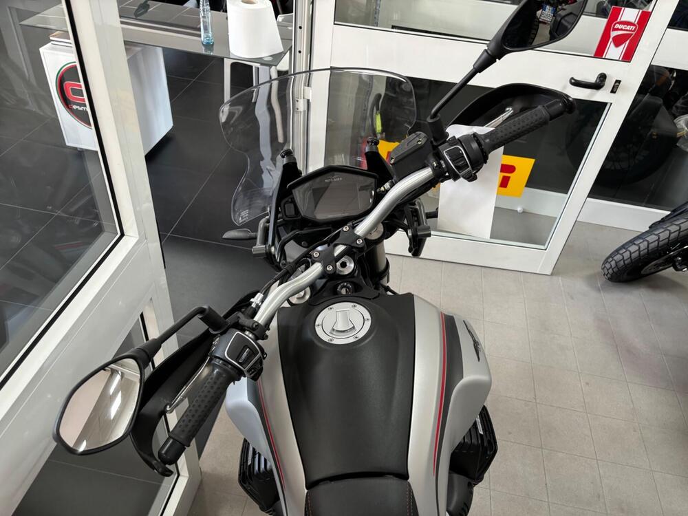 Moto Guzzi V85 TT Travel (2021 - 23) (5)