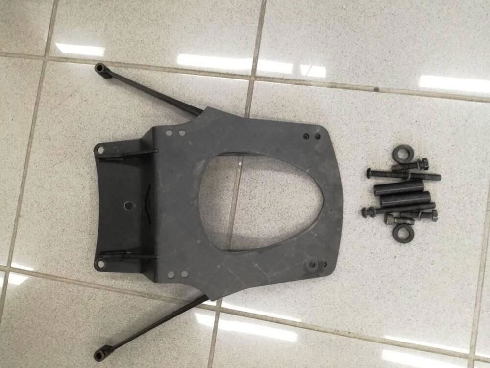 Portapacchi Givi per Yamaha T Max 500/530