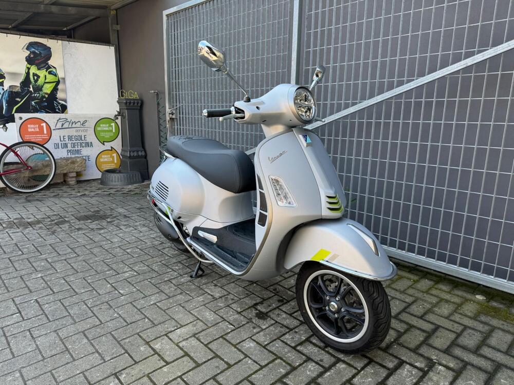 Vespa GTS 300 Super Tech (2023 - 24) (2)