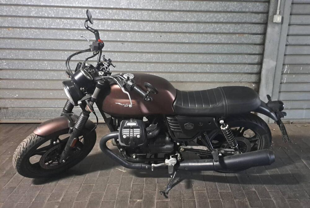 Moto Guzzi V7 III Stone Night Pack (2019 - 20)