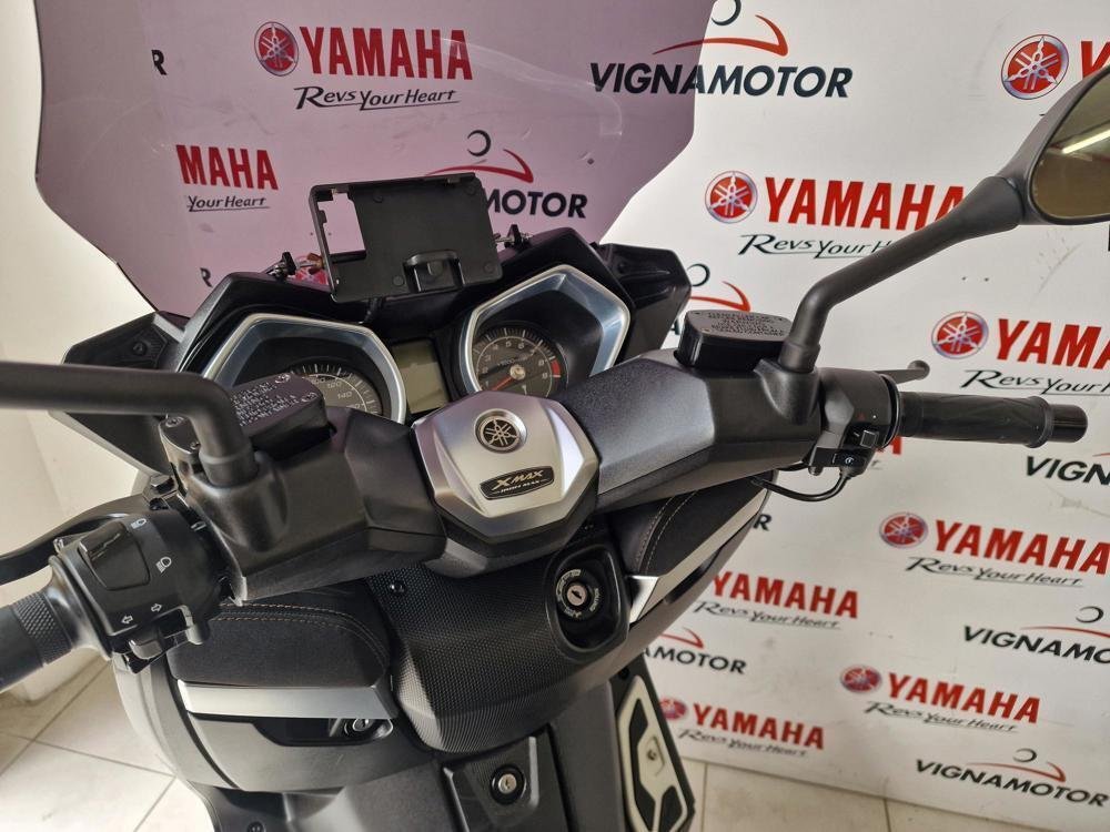 Yamaha X-Max 400 Iron Max ABS (2016) (2)