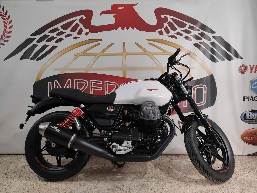 Moto Guzzi V7 Stone Ten (2024) (2)