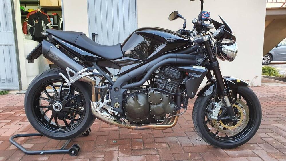 Triumph Speed Triple 1050 (2005 - 11) (2)