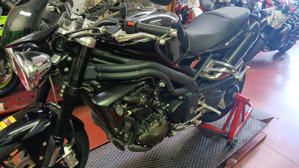 Triumph Speed Triple 1050 (2005 - 11) (3)