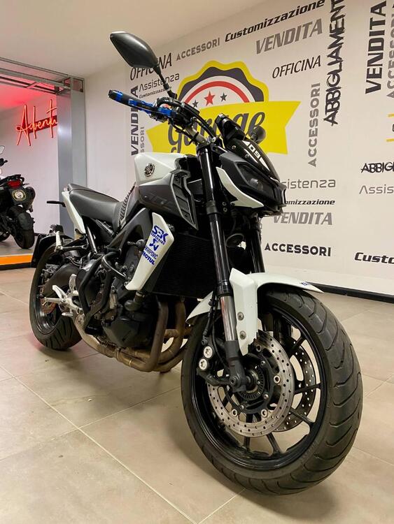 Yamaha MT-09 (2017 - 20) (2)