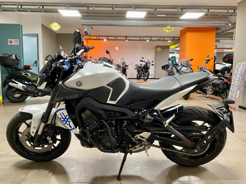 Yamaha MT-09 (2017 - 20) (4)