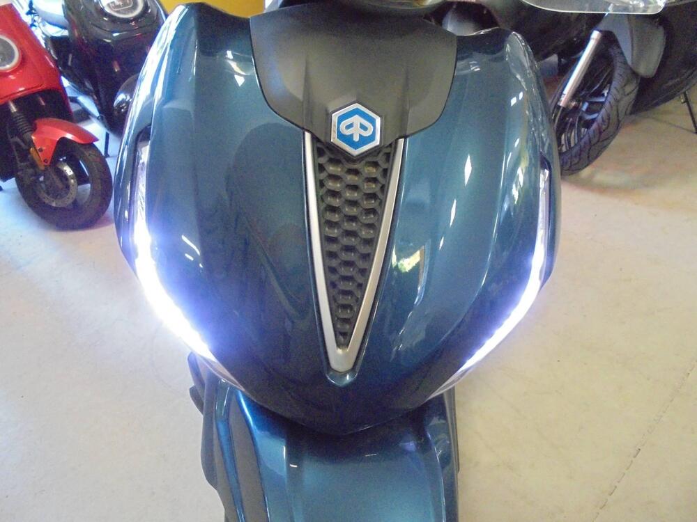 Piaggio Beverly 300 Hpe (2021) (4)