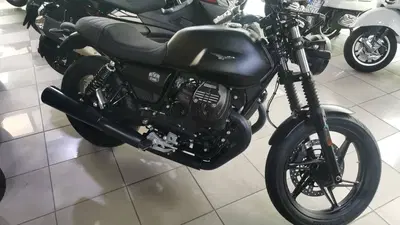Moto Guzzi V7 Stone (2021 - 24) nuova