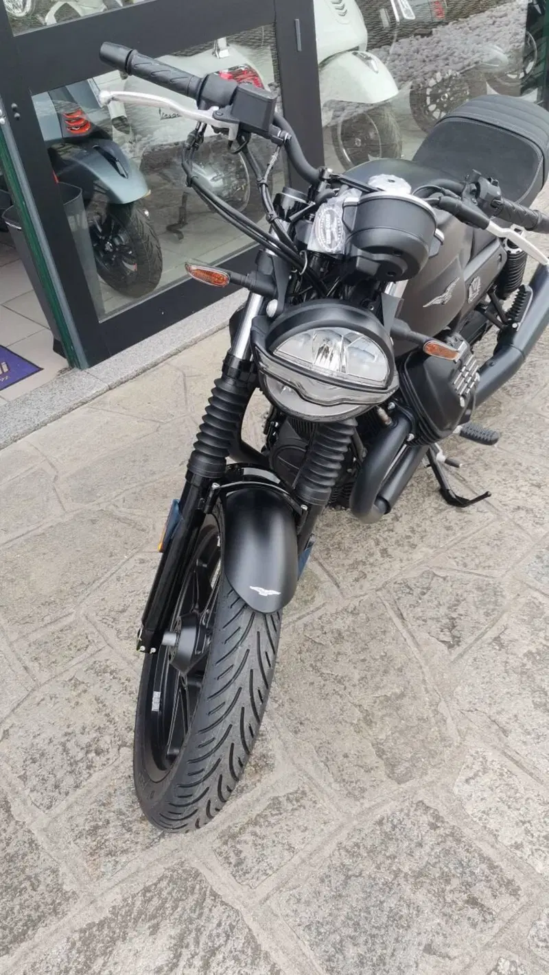 Moto Guzzi V7 Stone (2021 - 24) (4)