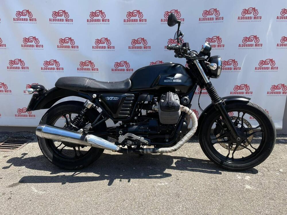 Moto Guzzi V7 II Stone (2015 - 17)