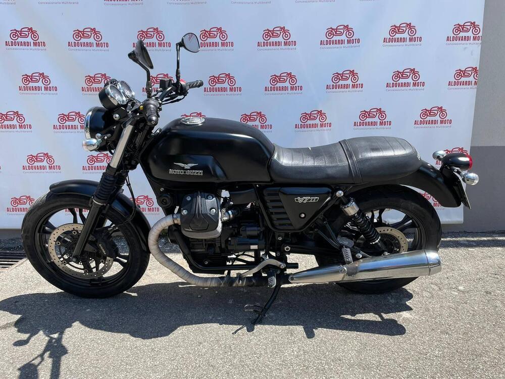 Moto Guzzi V7 II Stone (2015 - 17) (2)