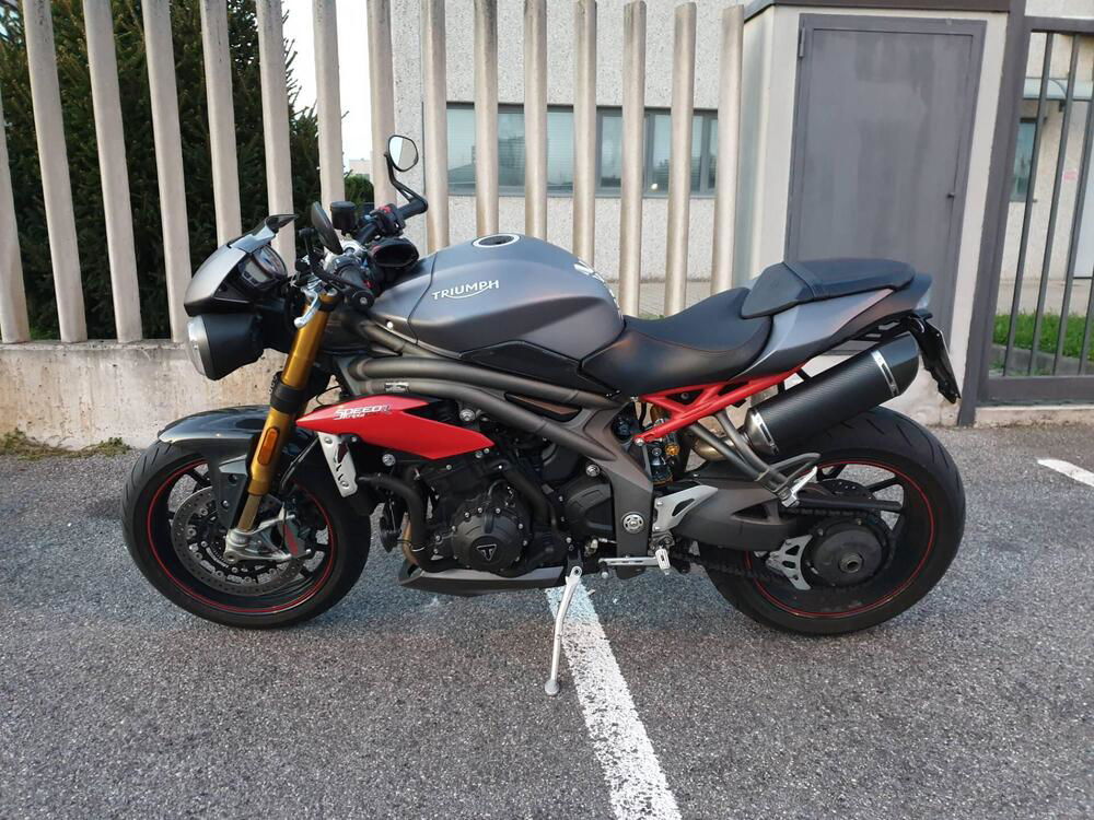 Triumph Speed Triple 1050 R ABS (2016 - 17) (2)