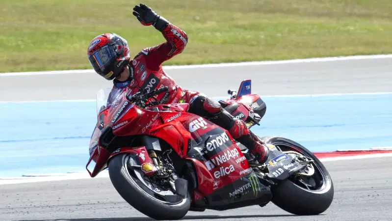 MotoGP 2024. GP d'Olanda. Pecco Bagnaia fenomeno! Pole e record della pista! [RISULTATI]