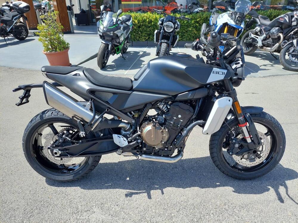 Husqvarna Svartpilen 801 (2024) (2)