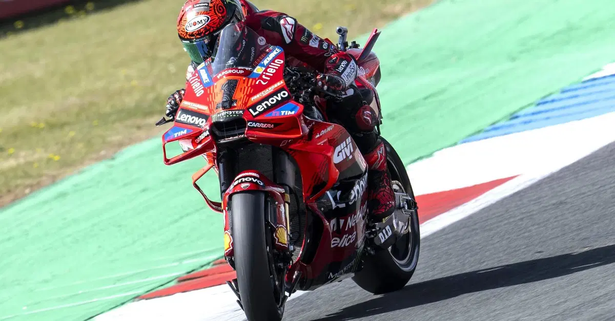 MotoGP 2024. GP d'Olanda. Primo dall'inizio alla fine: Pecco Bagnaia vince la Sprint ad Assen [RISULTATI]