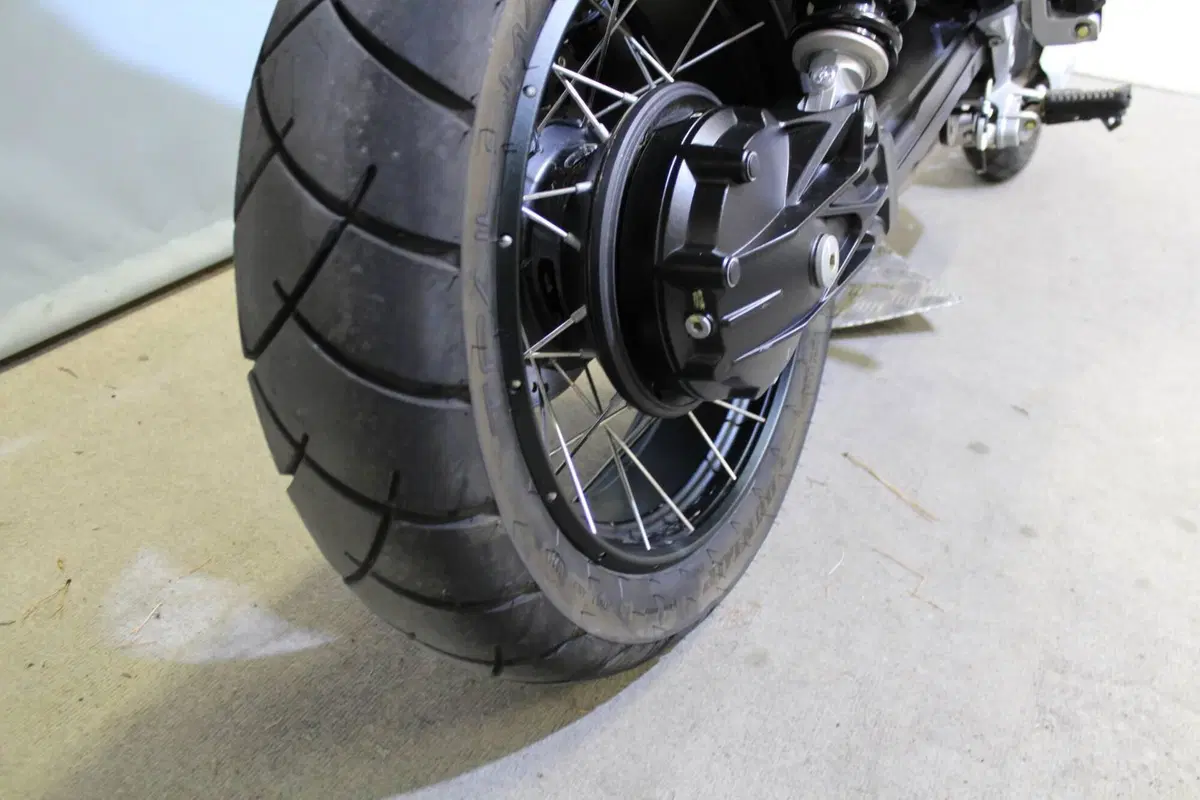 Moto Guzzi V85 TT (2021 - 23) (5)