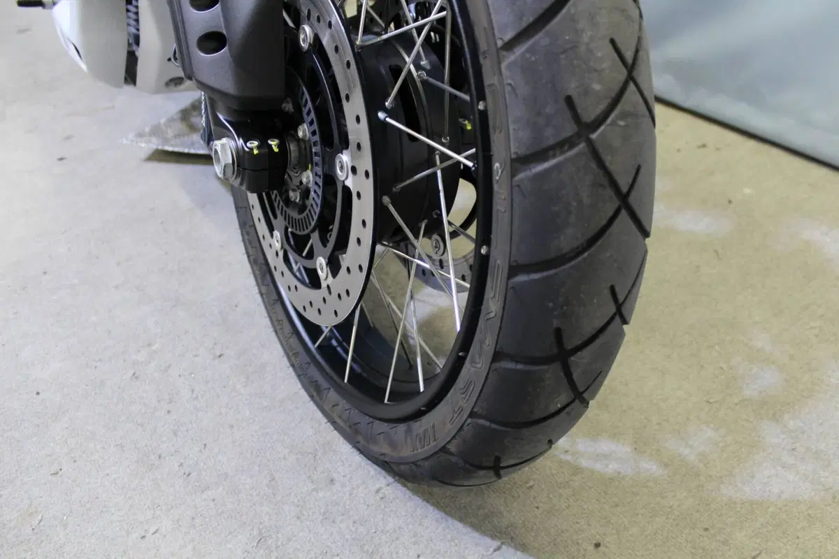 Moto Guzzi V85 TT (2021 - 23) (7)
