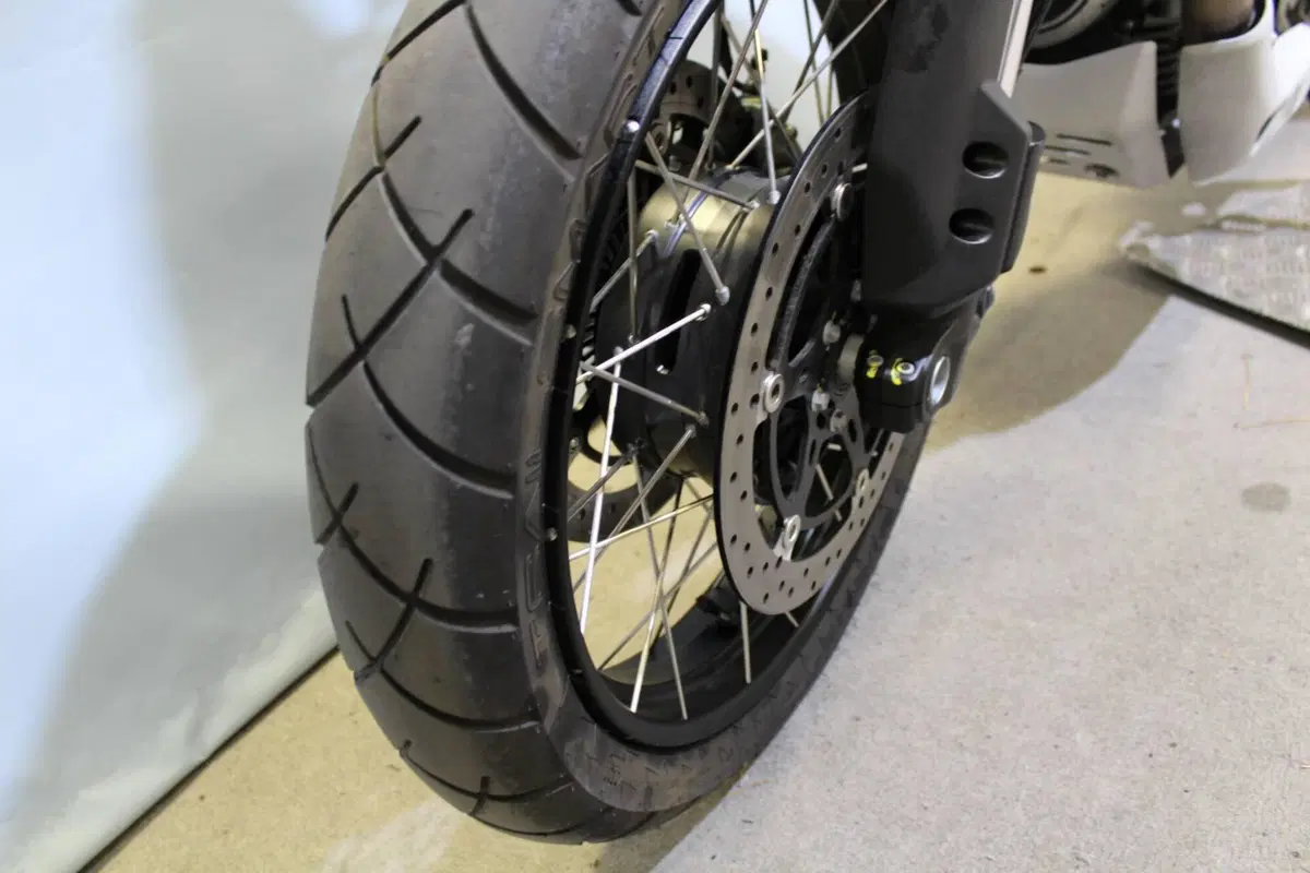 Moto Guzzi V85 TT (2021 - 23) (12)
