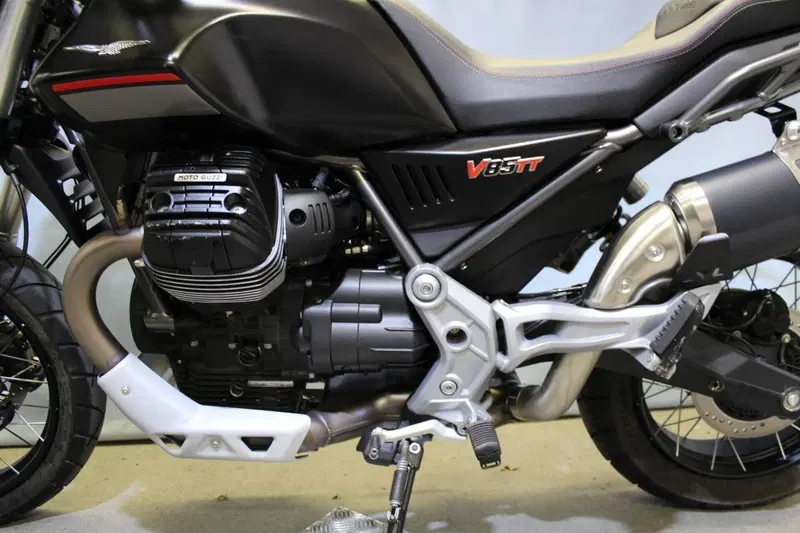 Moto Guzzi V85 TT (2021 - 23) (13)