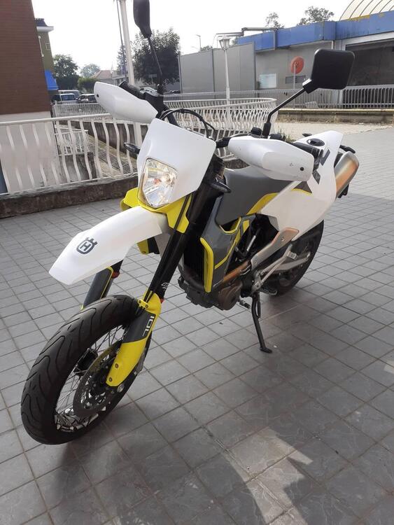 Husqvarna 701 Supermoto (2021)