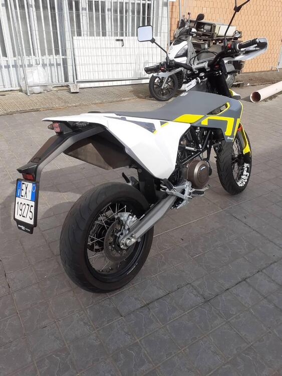 Husqvarna 701 Supermoto (2021) (5)