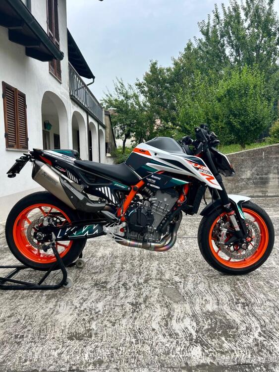 KTM 890 Duke R (2021)