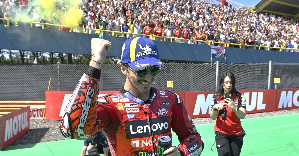 MotoGP 2024. GP d'Olanda. Pecco Bagnaia re di Assen! Sempre primo, terza vittoria di fila (e raggiunge Stoner!) [RISULTATI]