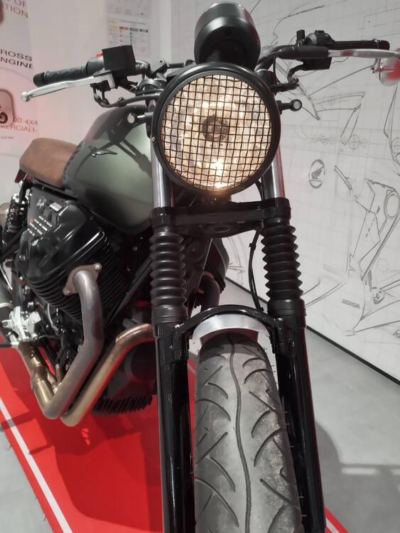 Moto Guzzi V7 III Rough (2018 - 20) (5)