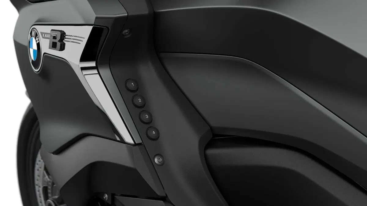 BMW Motorrad presenta gli aggiornamenti per i modelli 2025 (14)