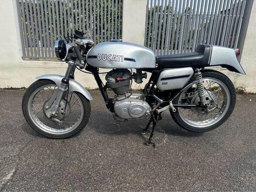 Ducati 250 (2)